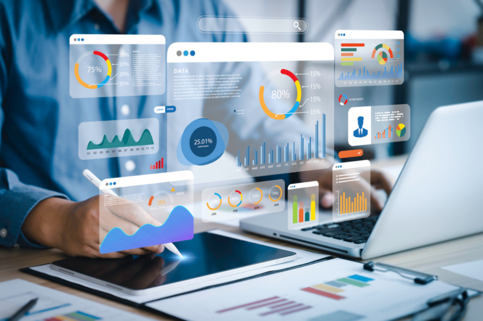  Analystes et spécialistes du marketing grâce à des informations basées sur l’IA